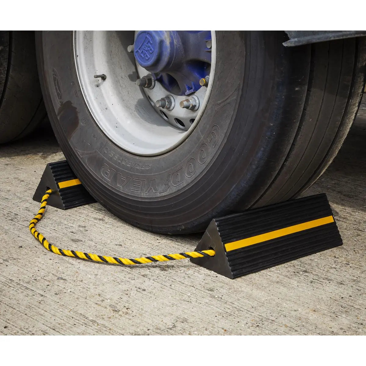 Sealey Heavy-Duty Rubber Wheel Chocks - Pair 