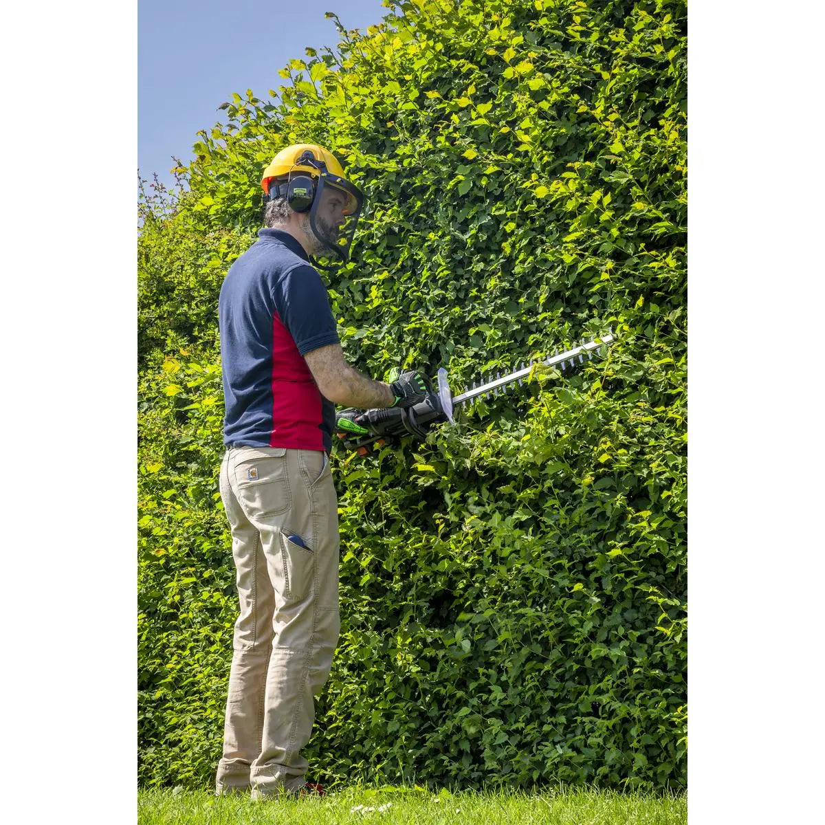 Sealey Hedge Trimmer Kit 40V 4Ah SV20 Series 52cm  White Rose Tools
