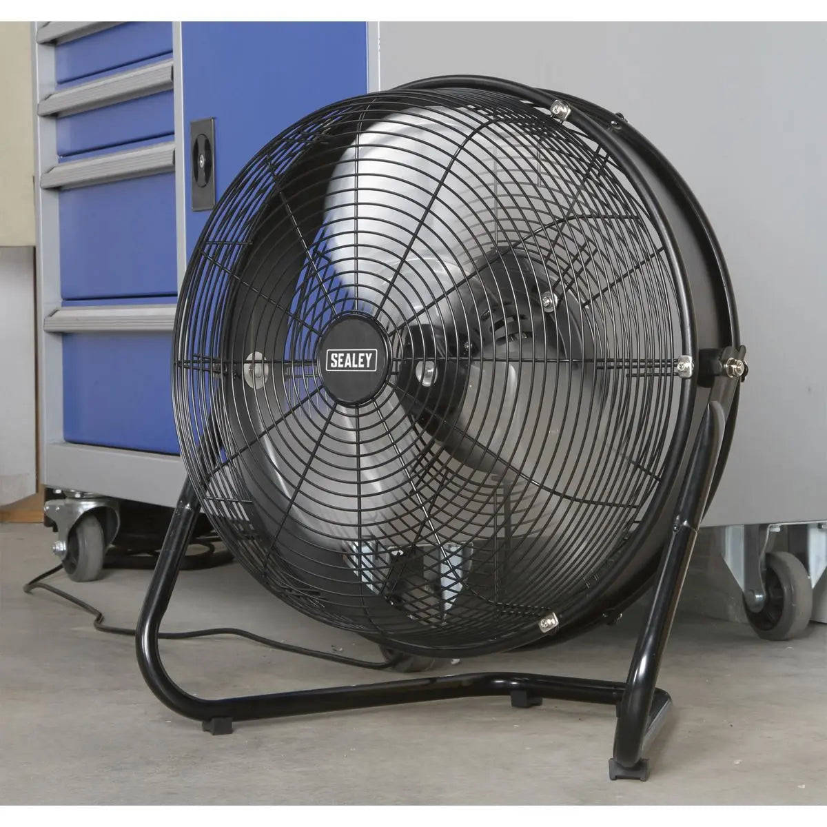 Sealey Industrial High Velocity Floor Fan with Internal Oscillation 18 