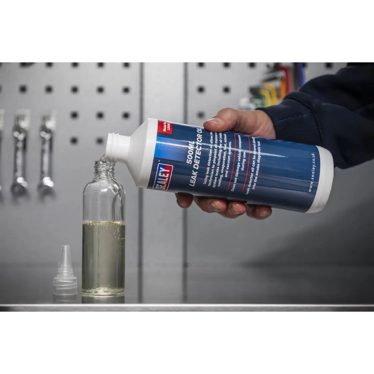 Sealey Leak Detector Oil 500ml  White Rose Tools