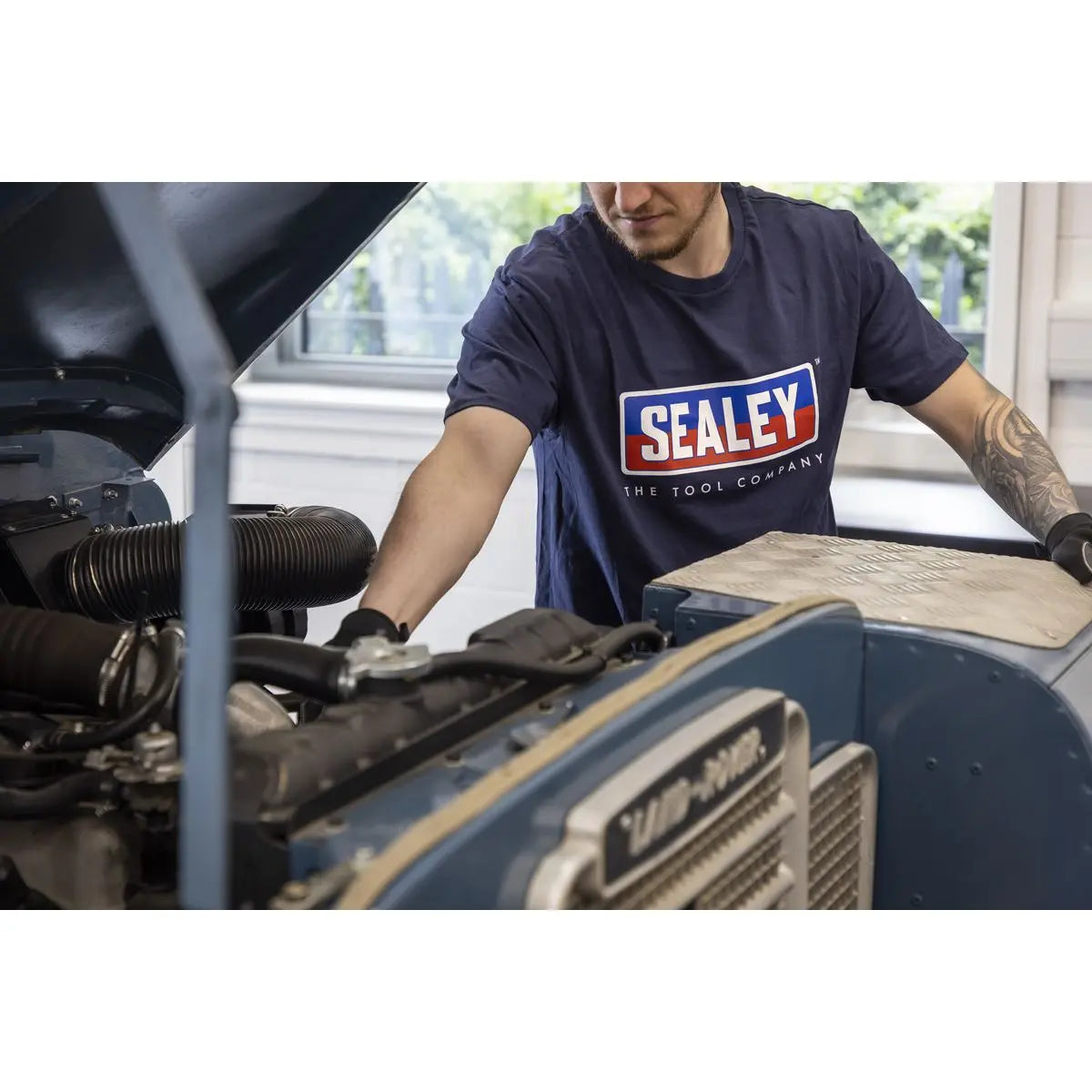Sealey Logo T-Shirt - Medium  White Rose Tools