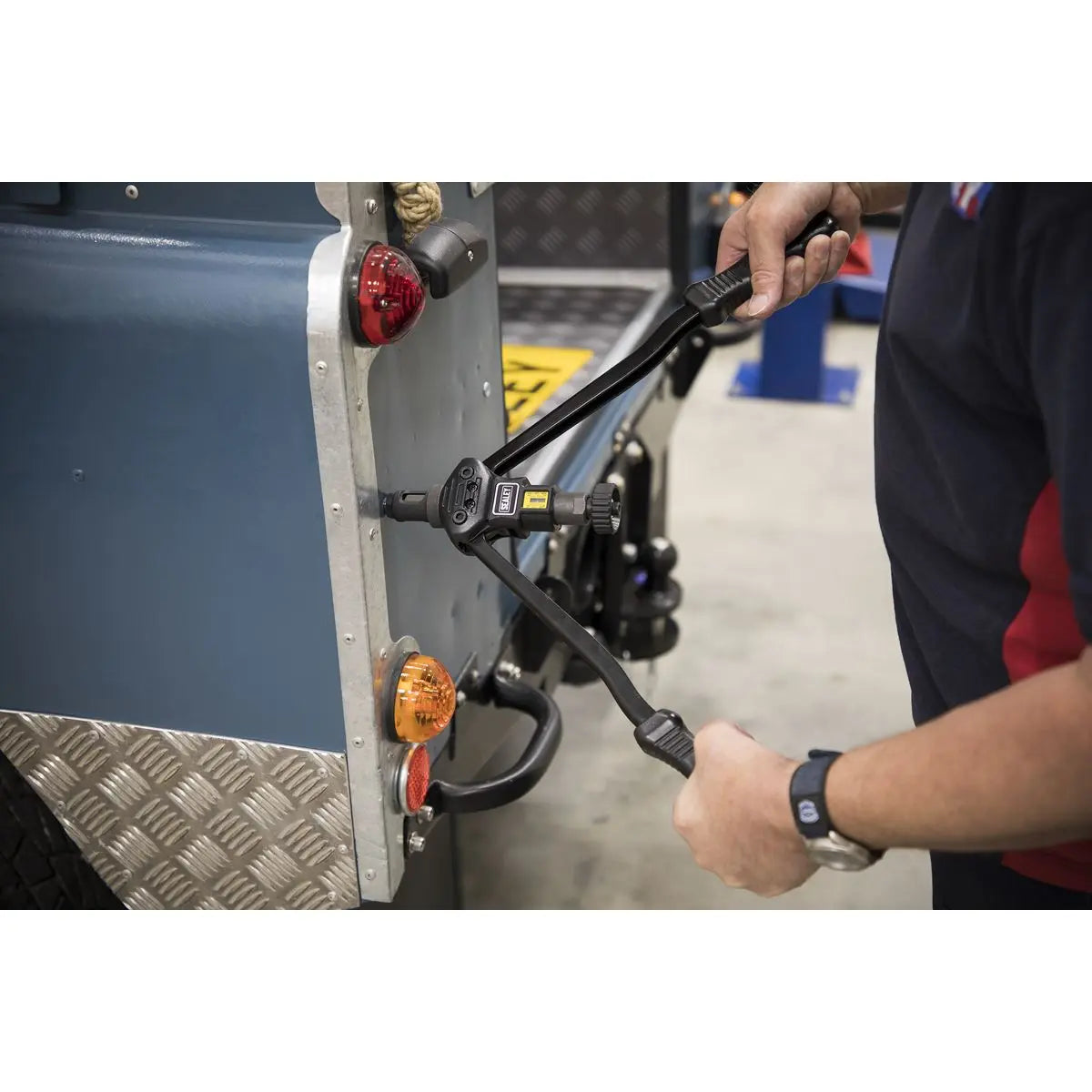 Sealey Long-Arm Threaded Nut Riveter 