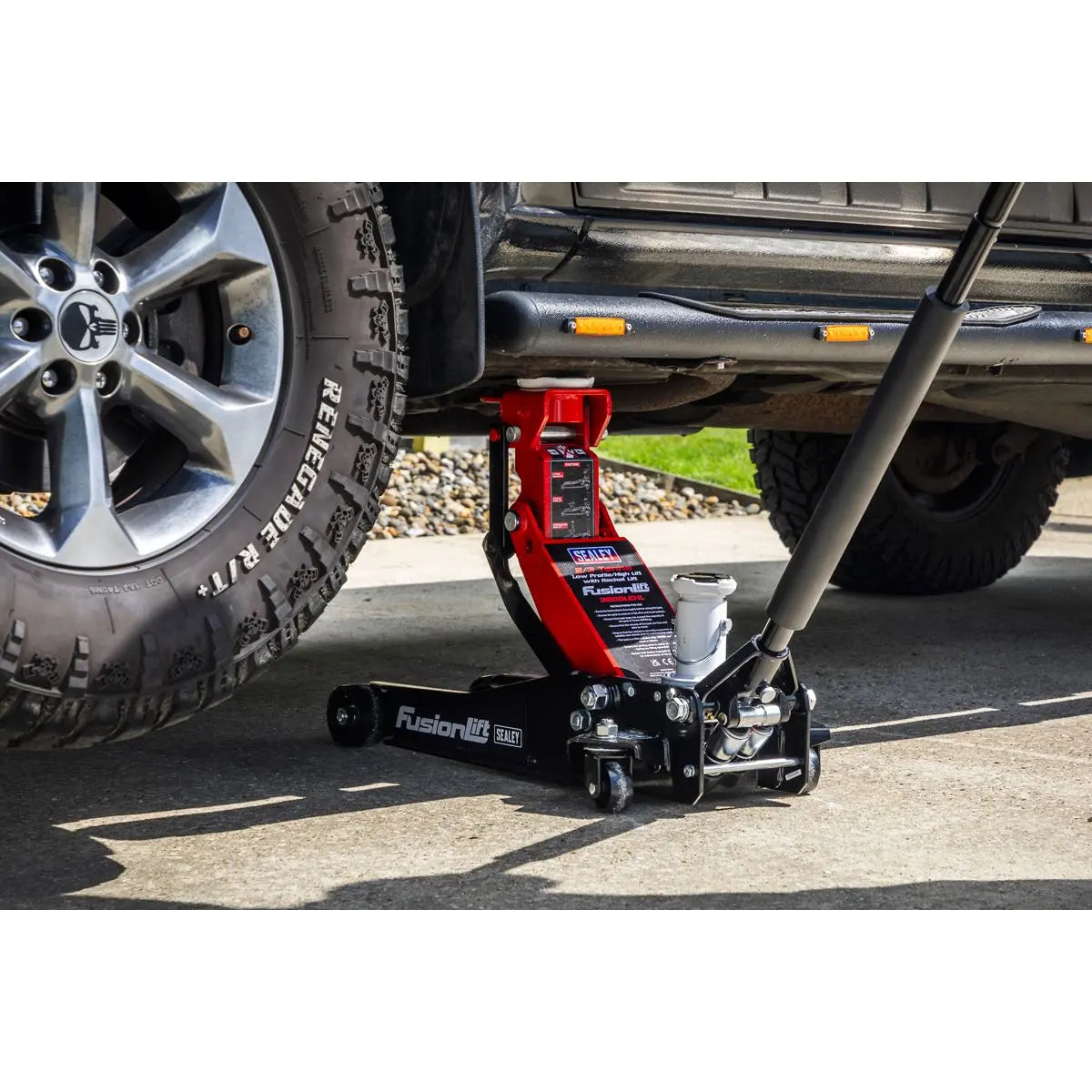 Sealey Low Profile High Lift Trolley Jack with Rocket Lift 2/3 Tonne  White Rose Tools