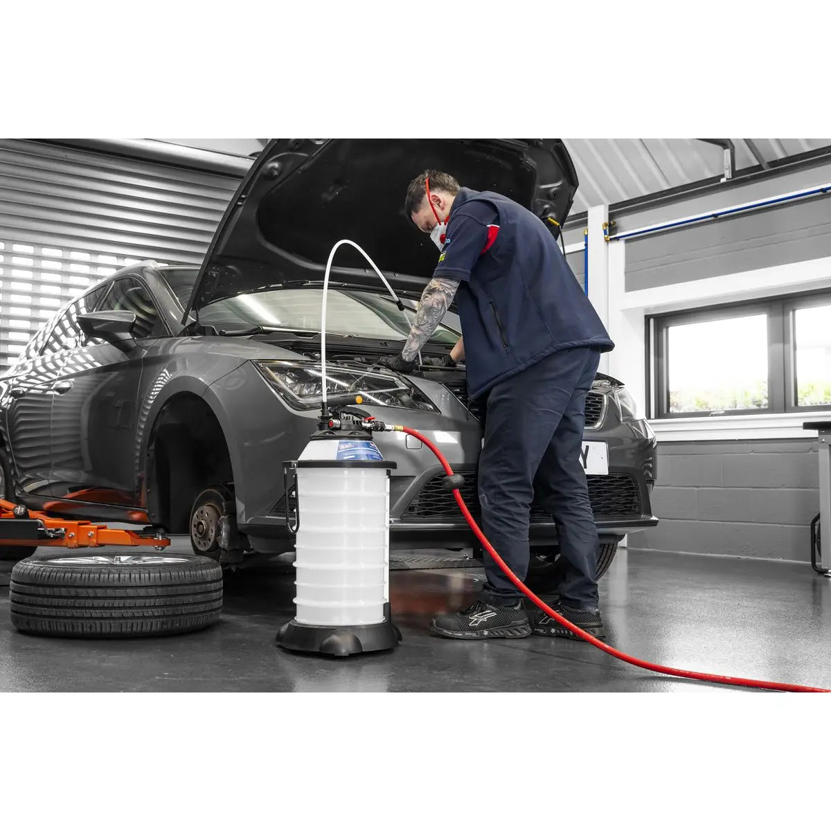 Sealey Manual/Air Vacuum Oil & Fluid Extractor Pump 18L  White Rose Tools