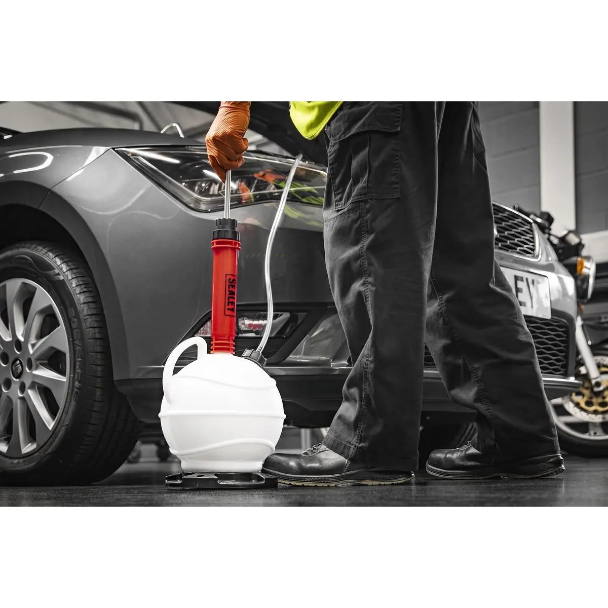 Sealey Manual Vacuum Brake & Fluid Extractor Pump 6L  White Rose Tools