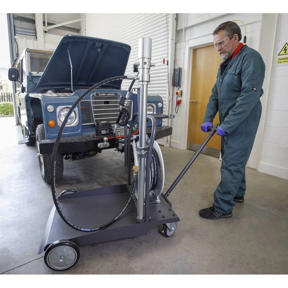 Sealey Oil Dispensing System Air Operated with 10m Retractable Hose Reel 