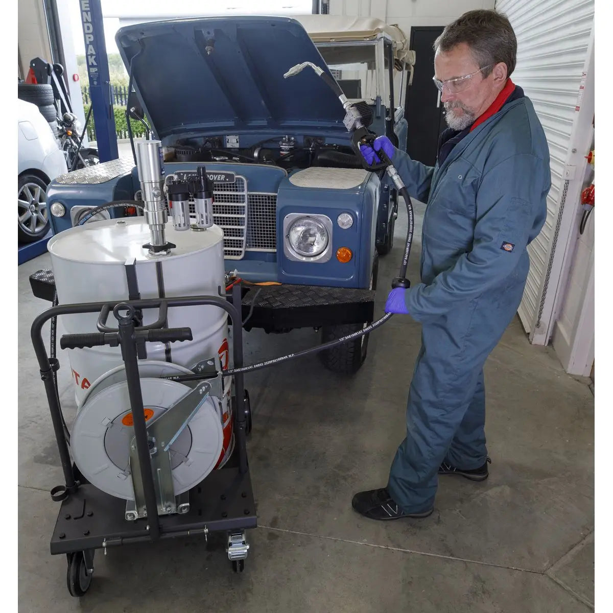 Sealey Oil Dispensing System Air Operated with 10m Retractable Hose Reel 