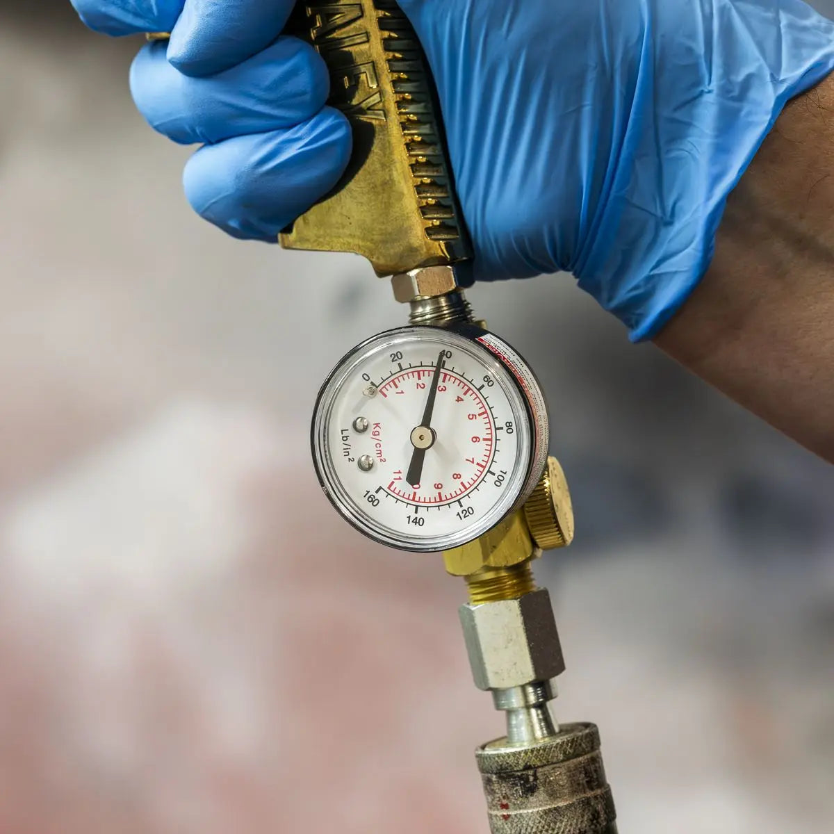 Sealey On-Gun Regulator with Gauge 
