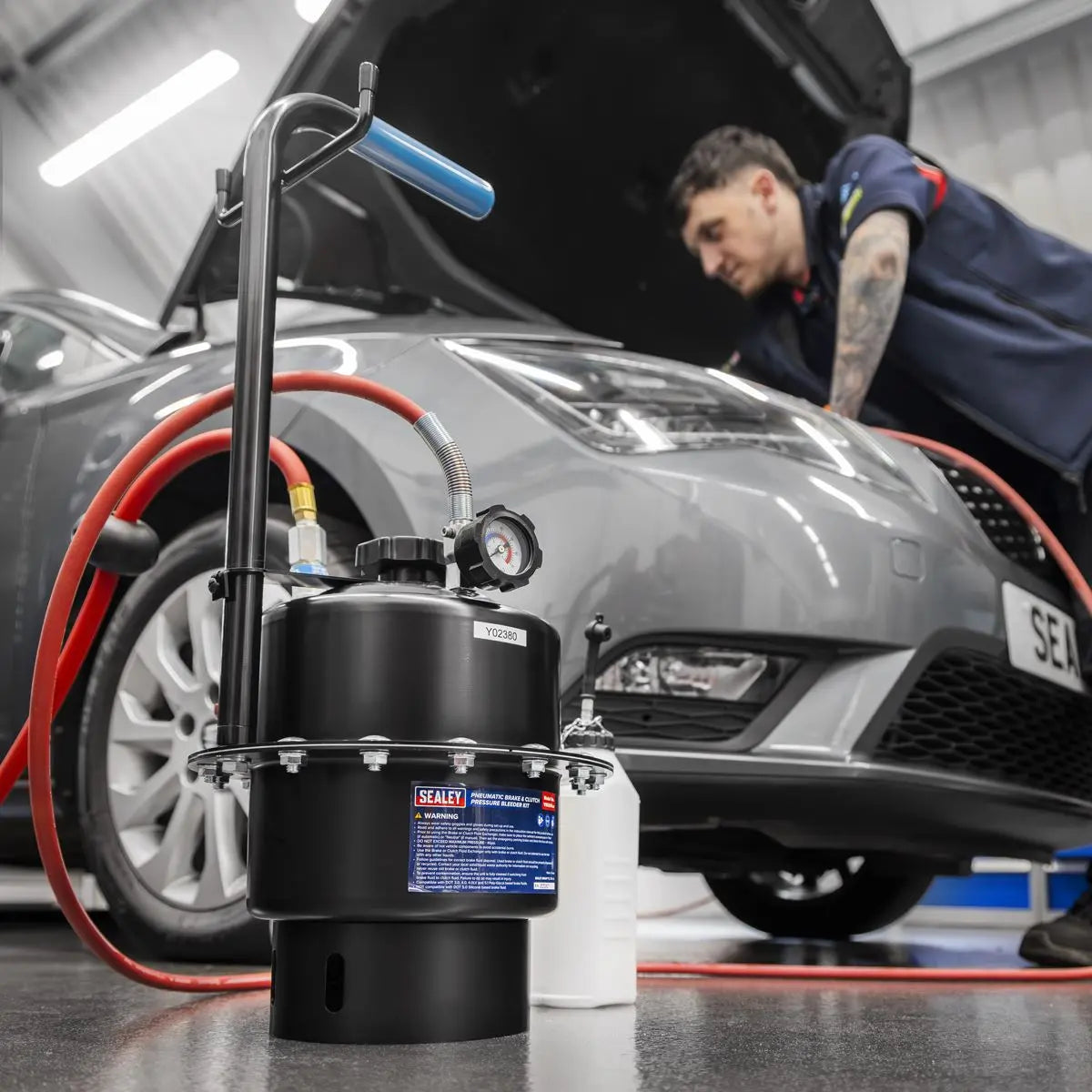 Sealey Pneumatic Brake & Clutch Pressure Bleeder Kit 5L  White Rose Tools