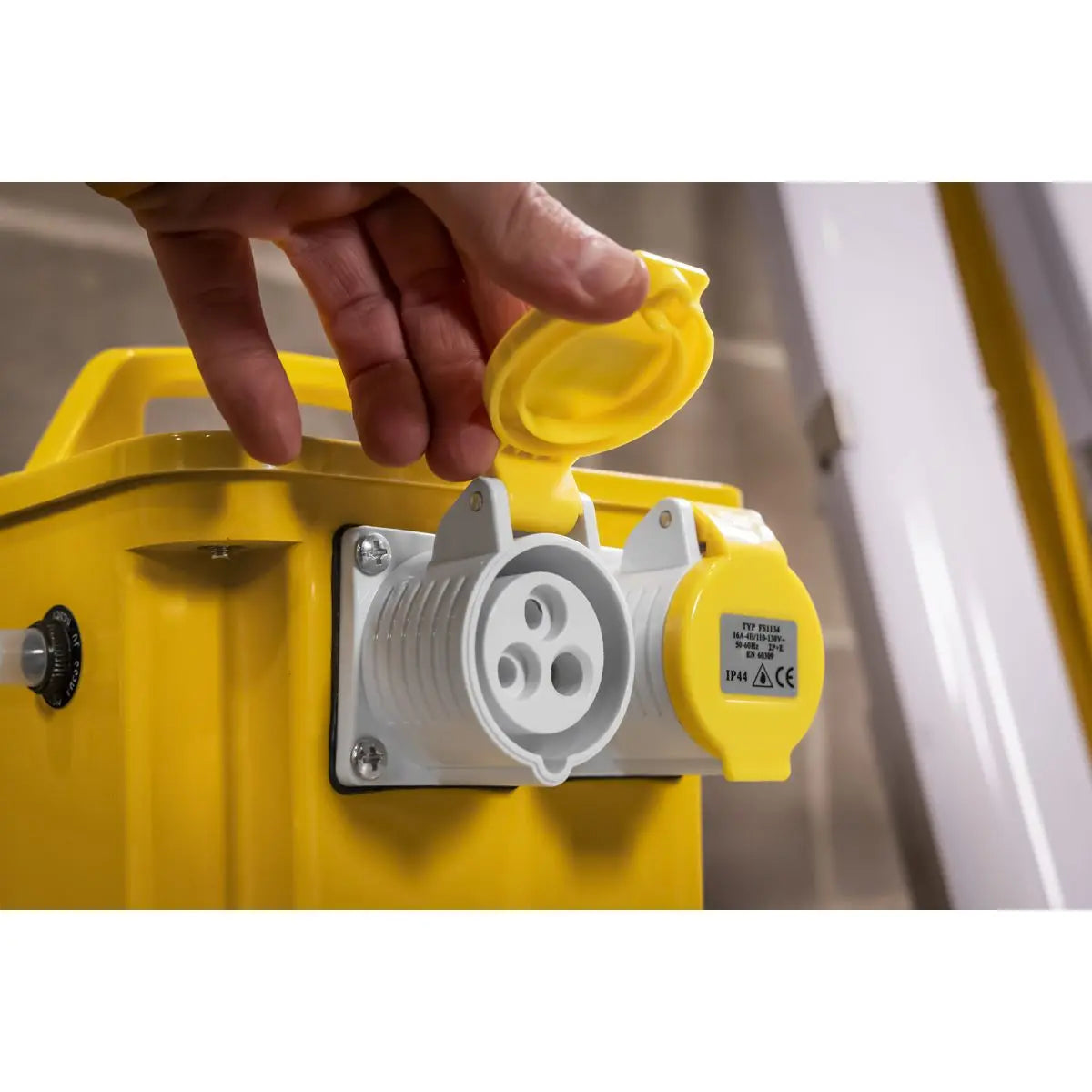 Sealey Portable Transformer 3000VA  White Rose Tools