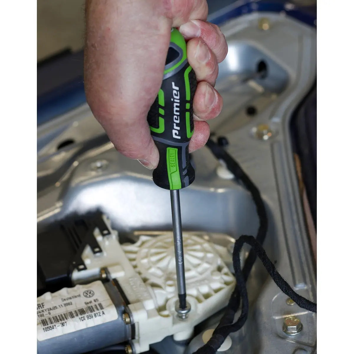 Sealey Premier 8 Piece GripMAX Security Trx-Star Screwdriver Set (Hi-Vis Green)  White Rose Tools