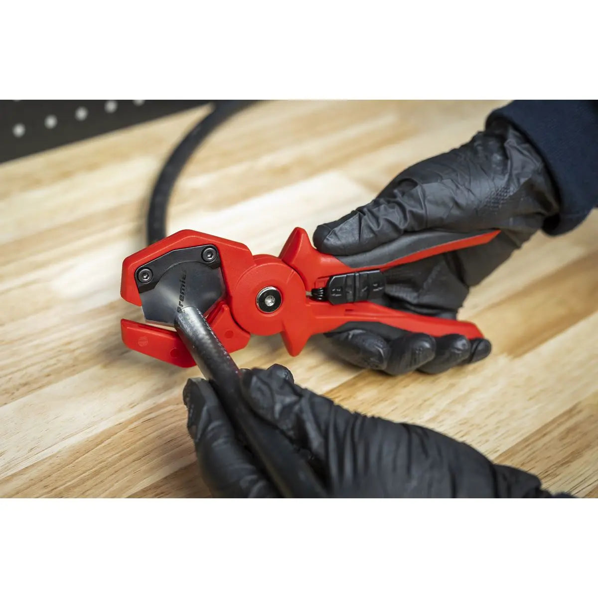 Sealey Premier Hose Cutter Ø3-32mm  White Rose Tools