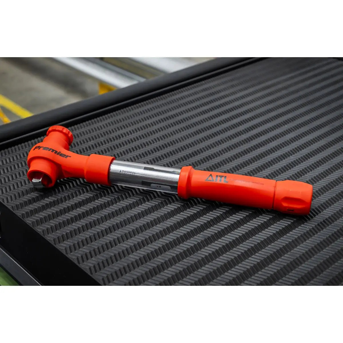 Sealey Premier Torque Wrench Insulated 1/2"Sq Drive 12-60Nm 