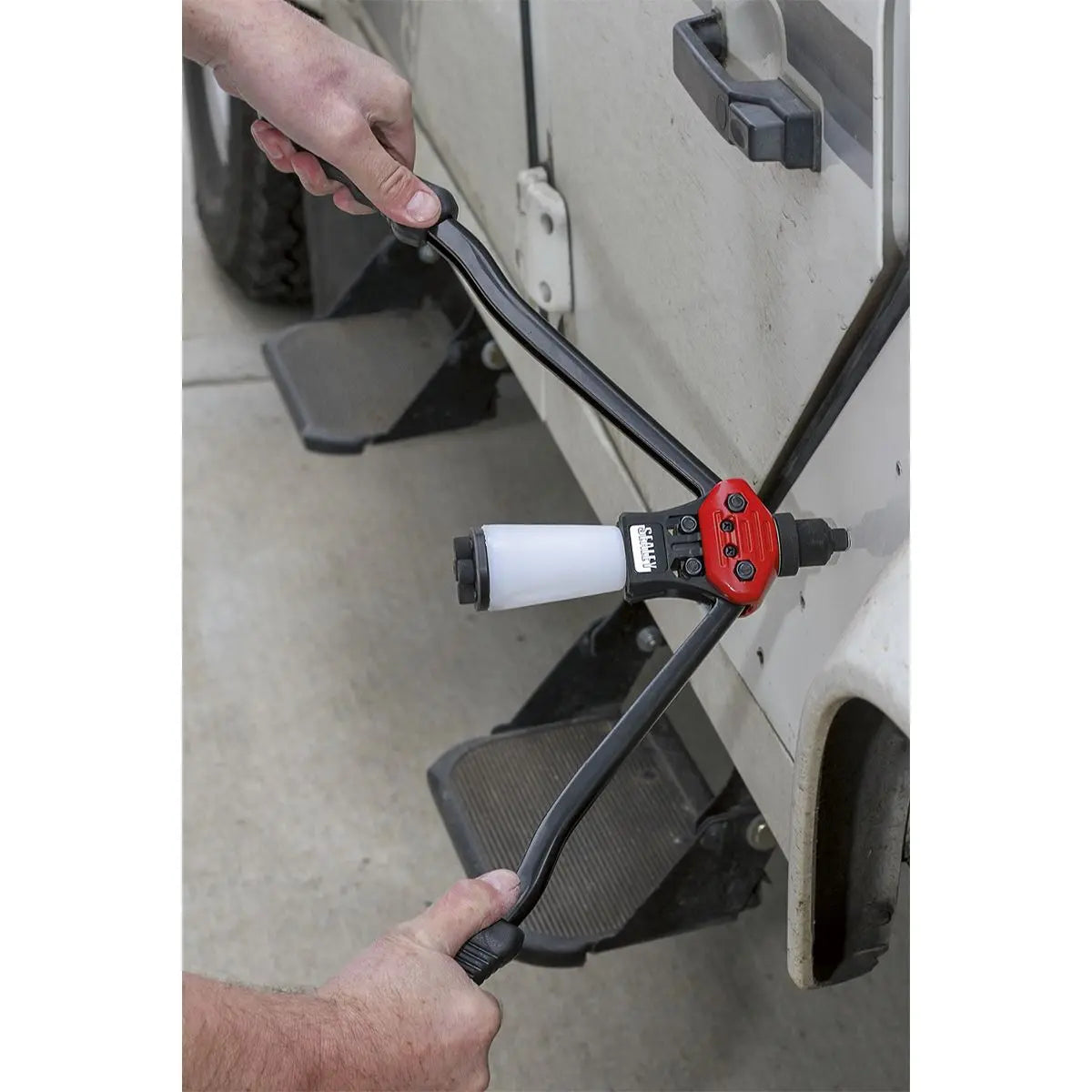 Sealey Riveter Medium-Arm with Collection Bowl 