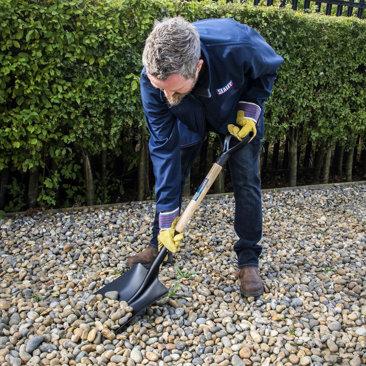 Sealey Shovel with 710mm Wooden Handle 