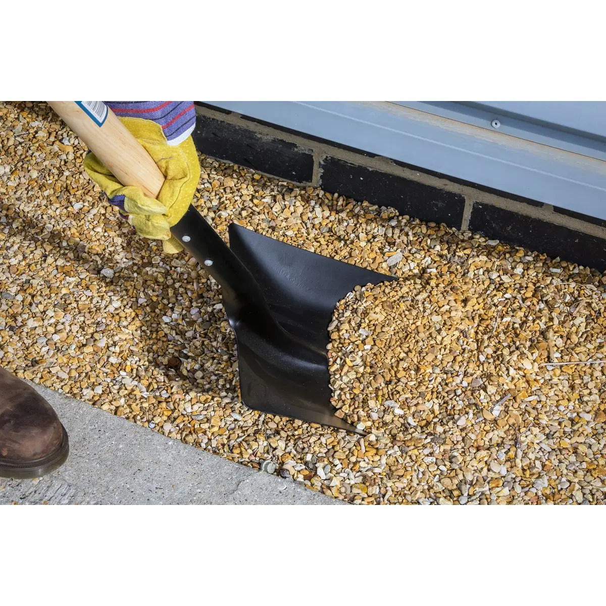 Sealey Shovel with 710mm Wooden Handle 
