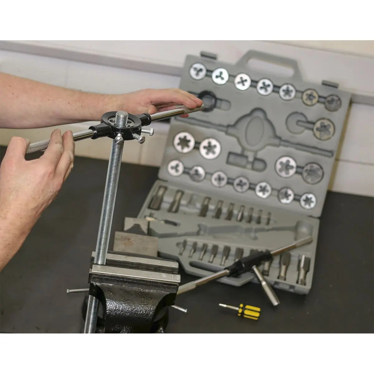 Sealey Tap & Die Set 45pc Split Dies Metric 