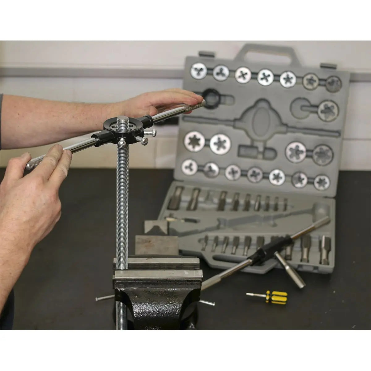 Sealey Tap & Die Set 45pc Split Dies Metric 