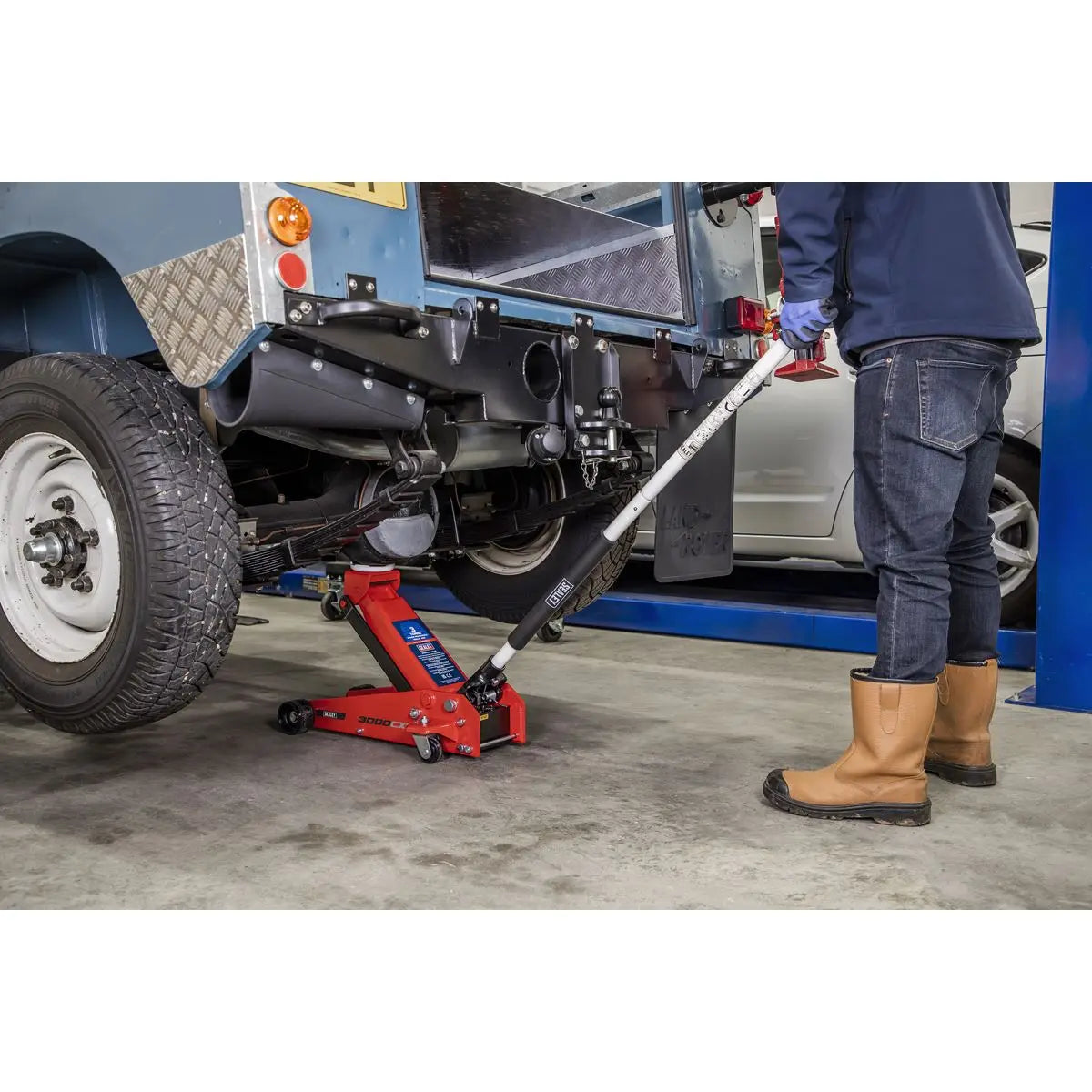 Sealey Trolley Jack 3 Tonne & Axle Stands (Pair) 3 Tonne per Stand Combo 