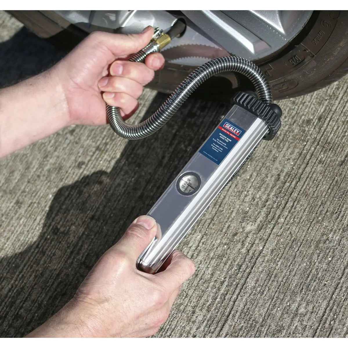 Sealey Tyre Inflator with Clip-On Connector 