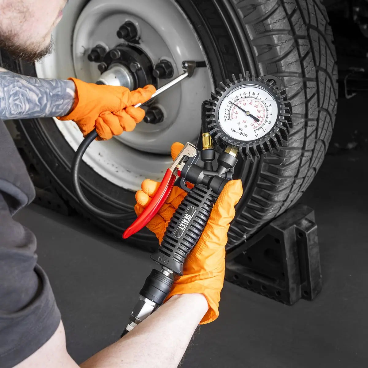 Sealey Tyre Inflator with Push-On Connector  White Rose Tools