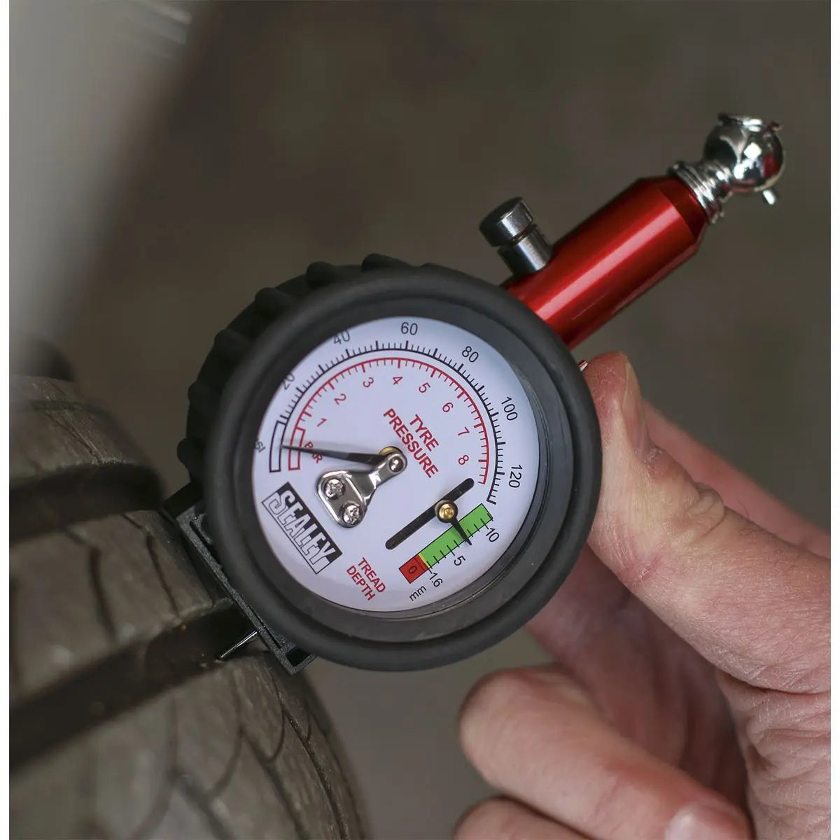 Sealey Tyre Pressure Gauge with Tyre Tread Depth Gauge 0-8bar(0-120psi) 