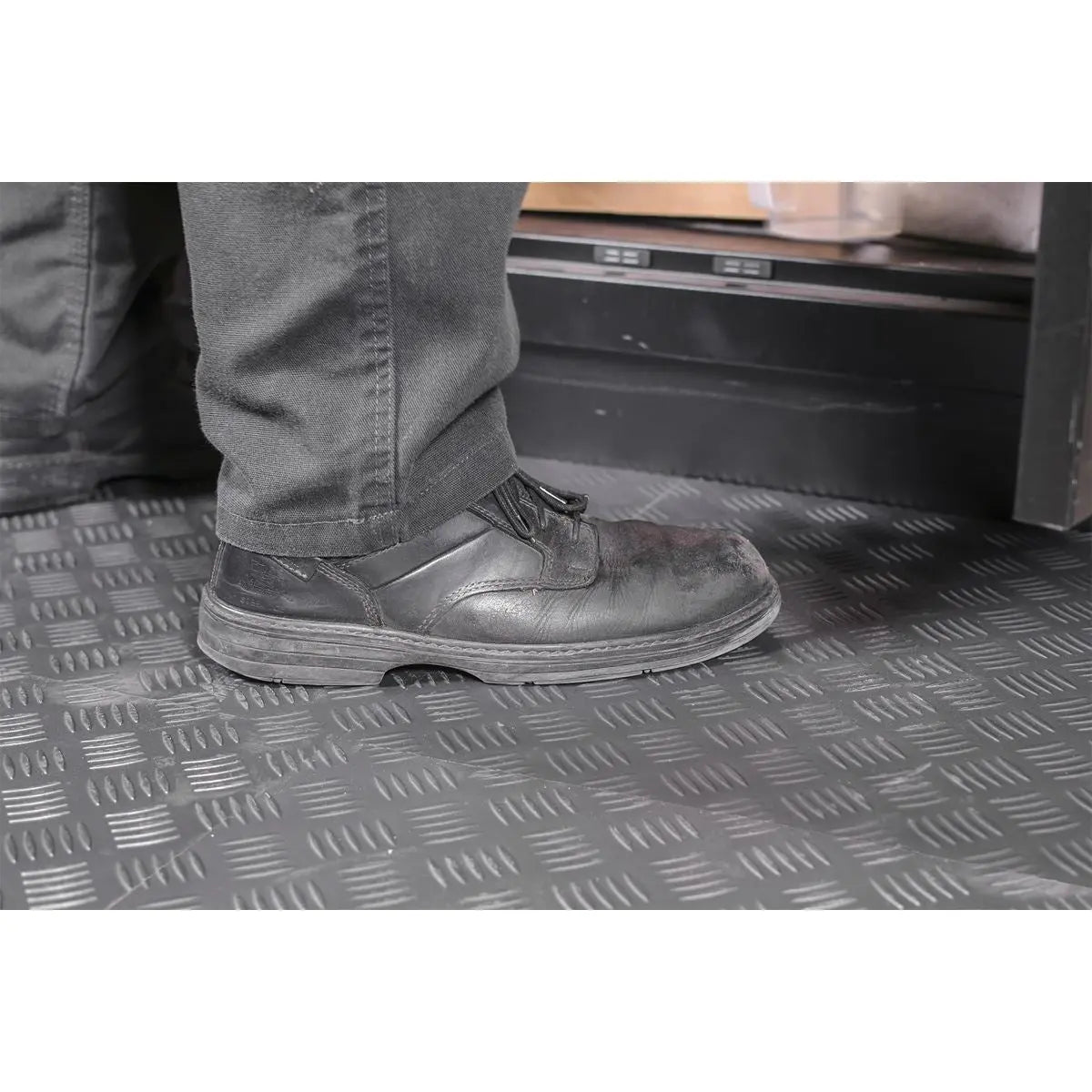 Sealey Vinyl Floor Tile with Peel & Stick Backing - Silver Treadplate Pack of 16 