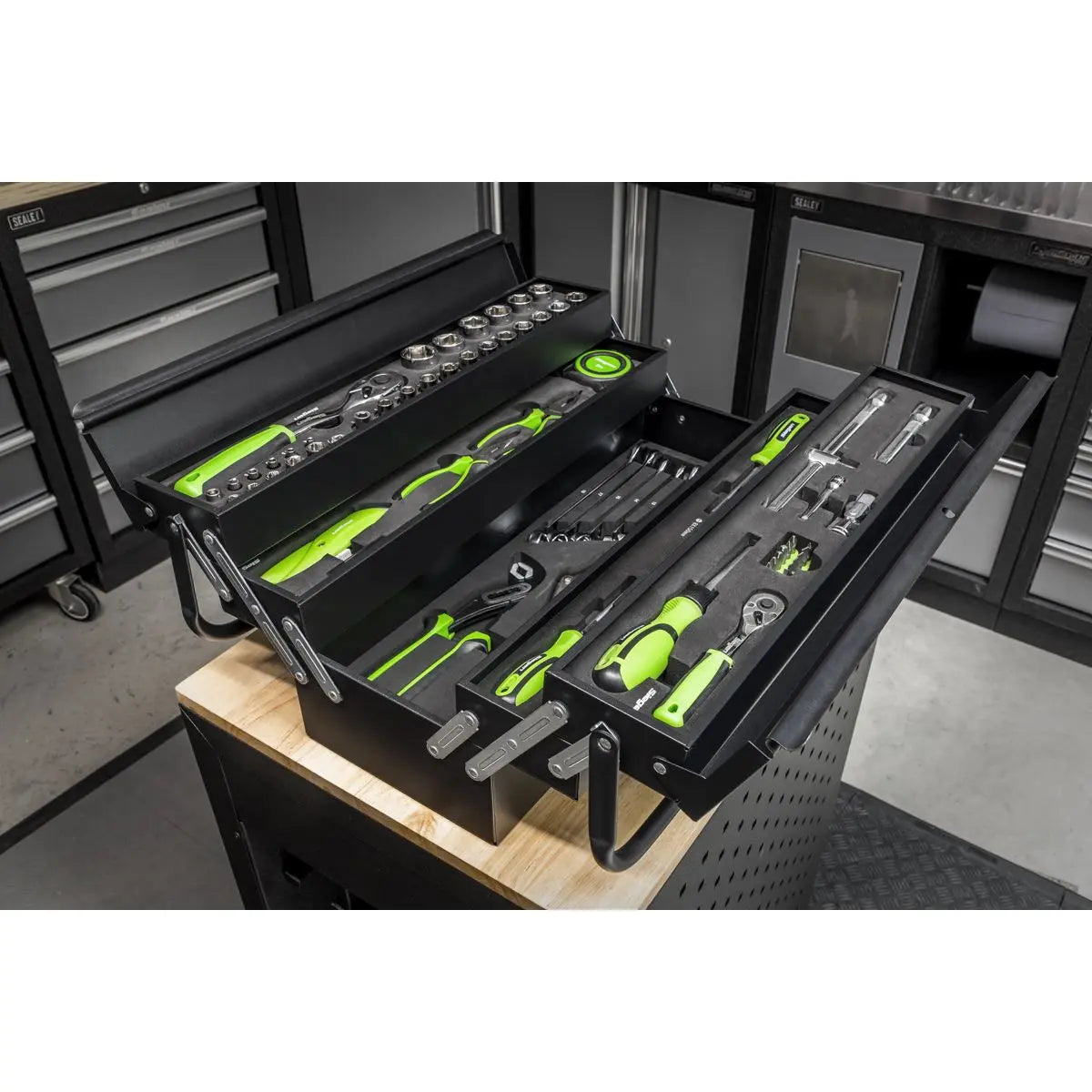 Siegen by Sealey Cantilever Toolbox with Tool Kit 86 Piece Sockets Spanners Screwdrivers 
