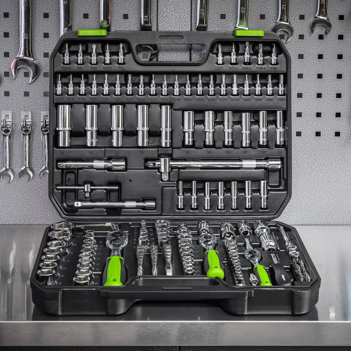 Siegen by Sealey Socket Set 171 Piece 1/4", 3/8" and 1/2" Drive WallDrive Metric 4-32mm 