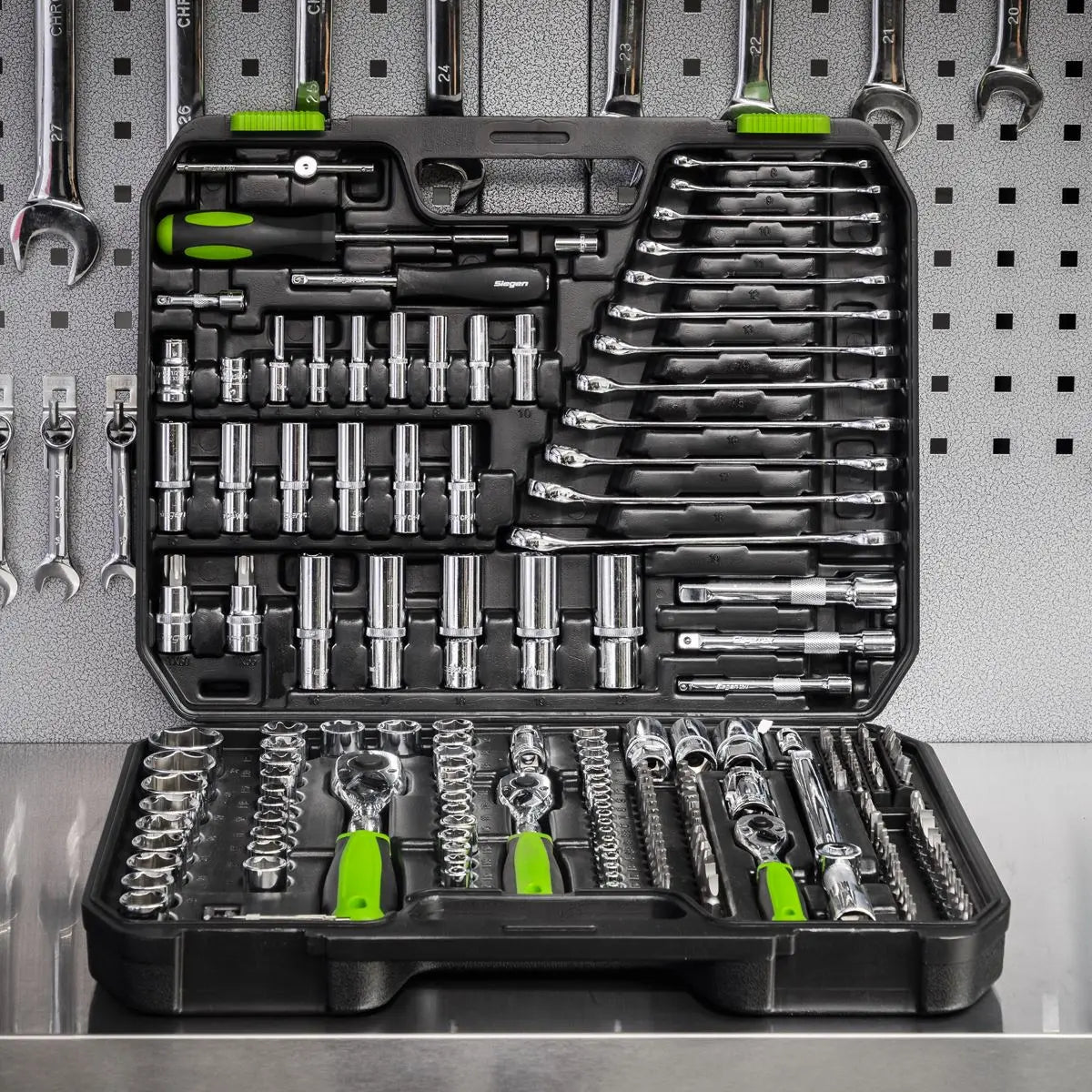 Siegen by Sealey Socket Set 219 Piece 1/4", 3/8" and 1/2" Drive WallDrive Metric 4-32mm 
