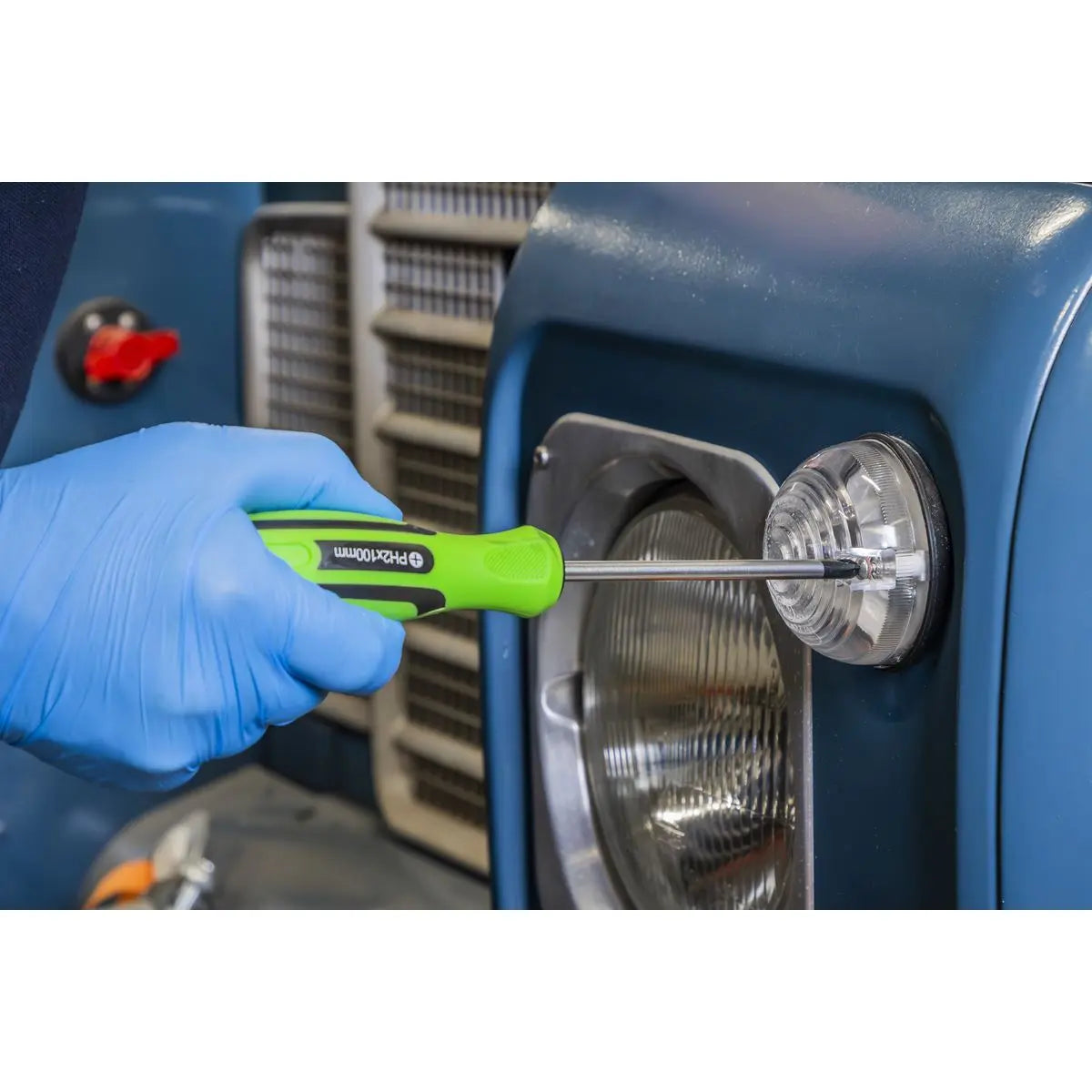 Siegen by Sealey Topchest & Rollcab Combination 6 Drawer with 247pc Tool Kit  White Rose Tools