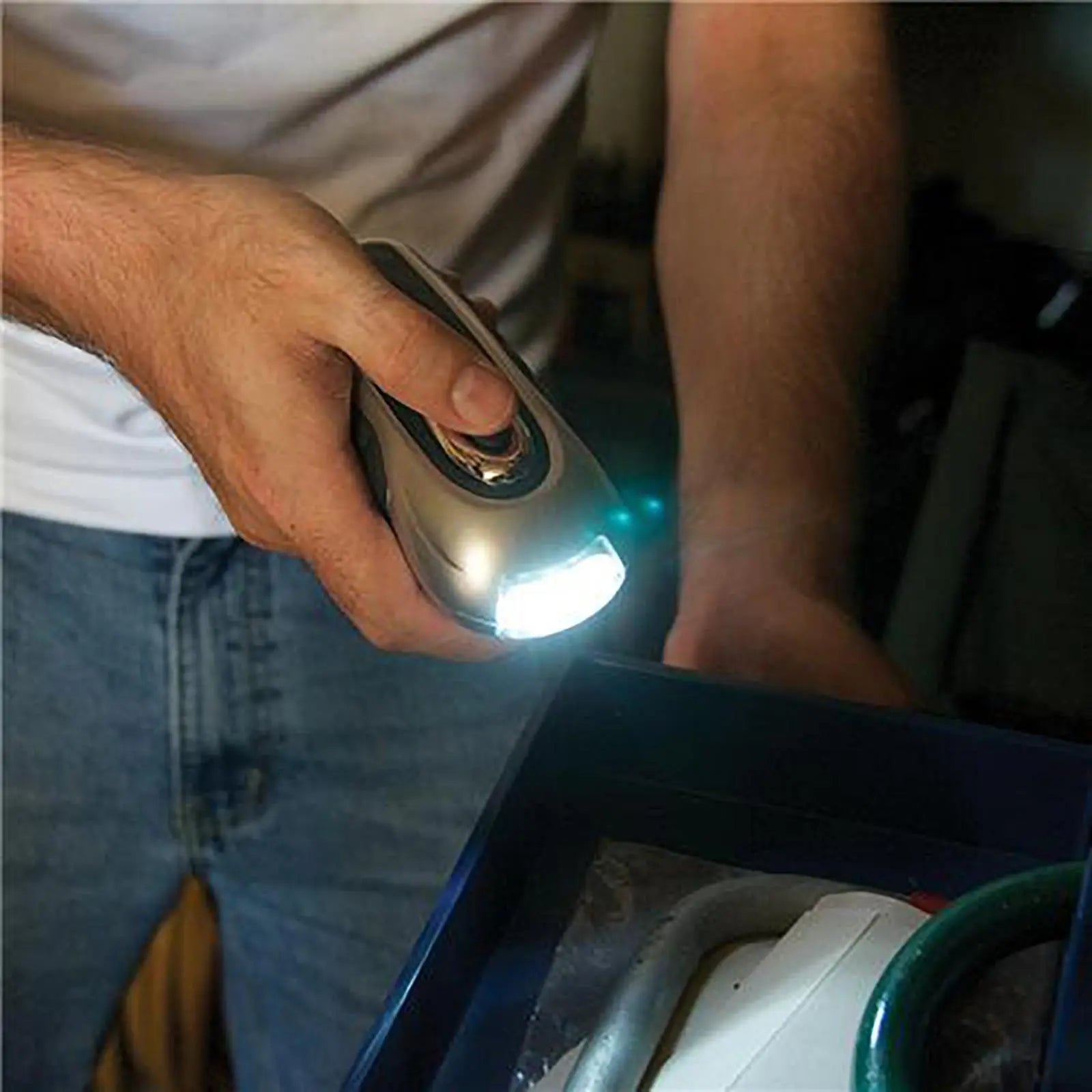 Silverline LED Wind-Up Torch 3 LED  White Rose Tools
