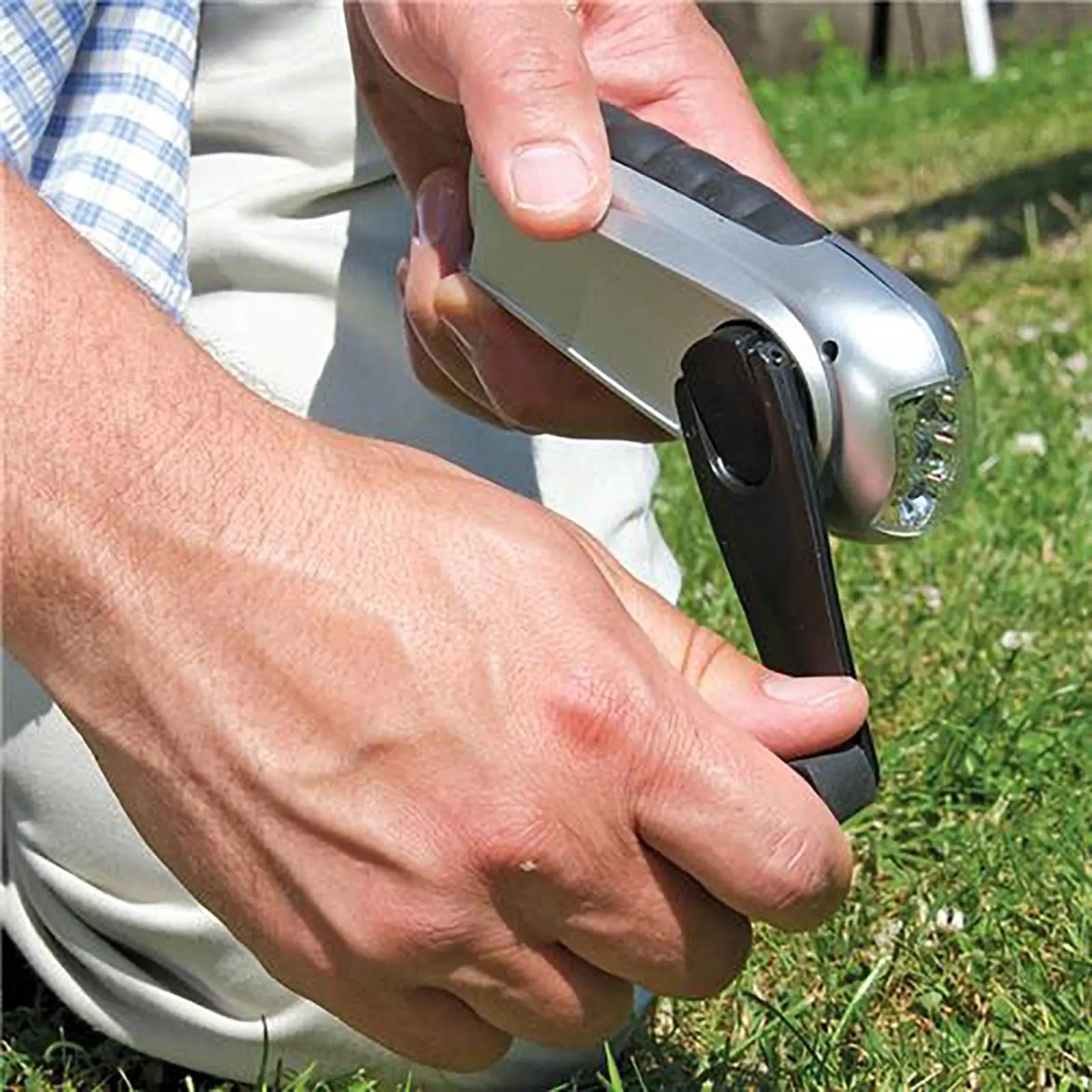 Silverline LED Wind-Up Torch 3 LED  White Rose Tools