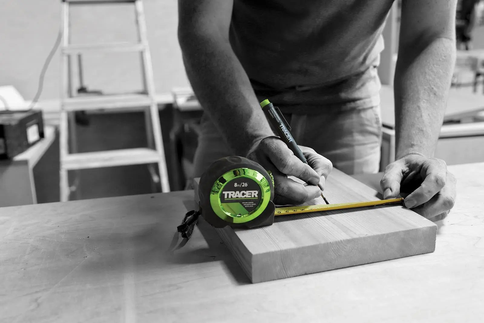 TRACER Tape Measure 8m Auto Lock Nylon Coated and Large Magnetic Hook 