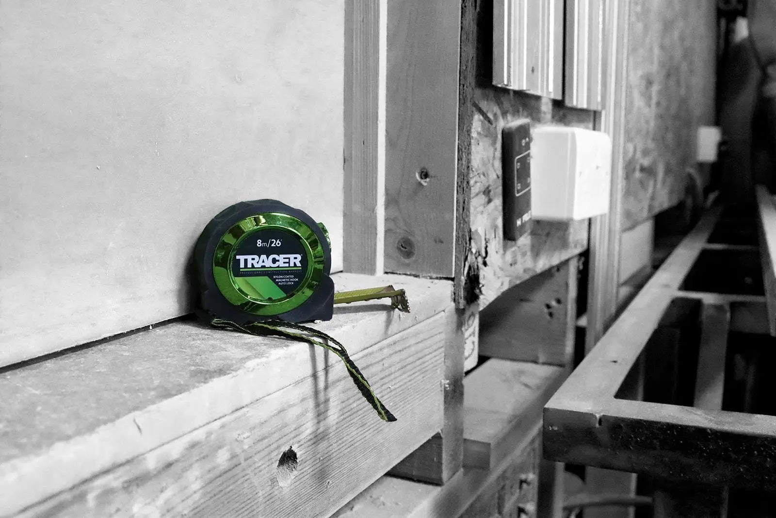 TRACER Tape Measure 8m Auto Lock Nylon Coated and Large Magnetic Hook 