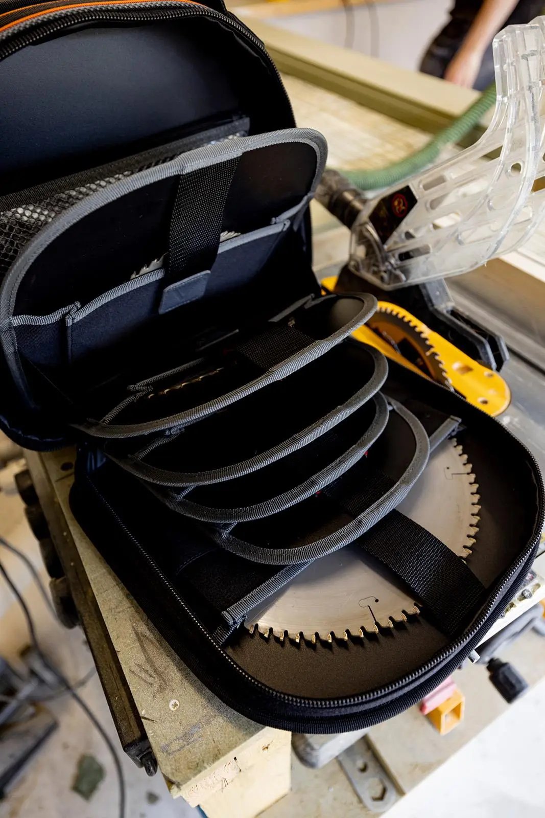 Velocity Rogue 14.0 Blade Storage Bag 11 Compartments up to 305mm Diameter VR-2911  White Rose Tools