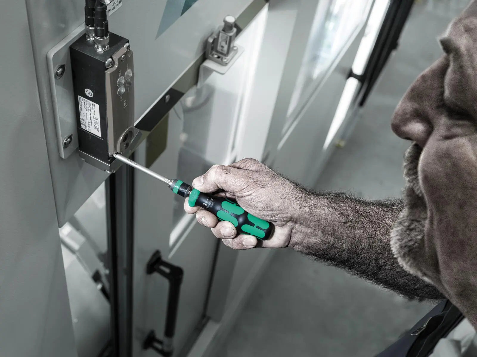 Wera Ratchet Screwdriver Set Kraftform Kompakt KK 838 RA-R M Imperial Set 1 15 Pieces PH TX SQ SL Hex  White Rose Tools