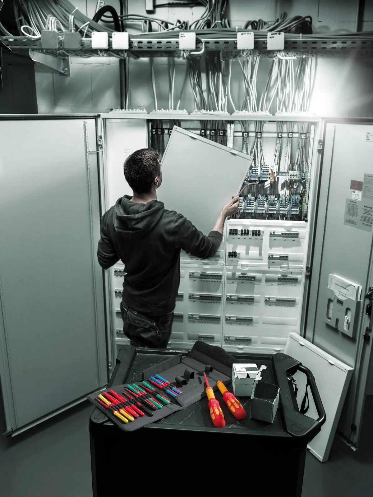 Wera VDE Safe Torque Speed Control Cabinet Set 1 Kraftform Kompakt Screwdriver Set 23 Pieces  White Rose Tools