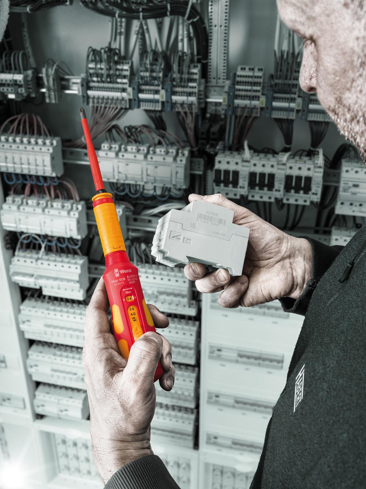 Wera VDE Safe Torque Screwdriver 2.4-4.0 Nm 7516 VDE Kraftform Speed Torque  White Rose Tools