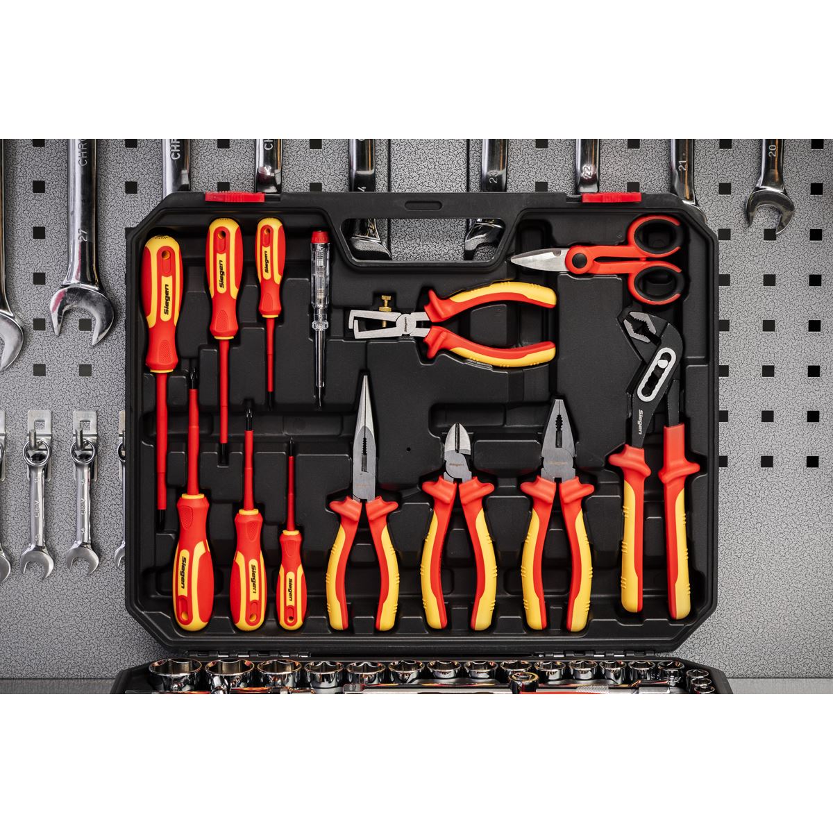 Siegen by Sealey Electrician's Tool Kit 90 Piece VDE Approved Pliers and Screwdrivers