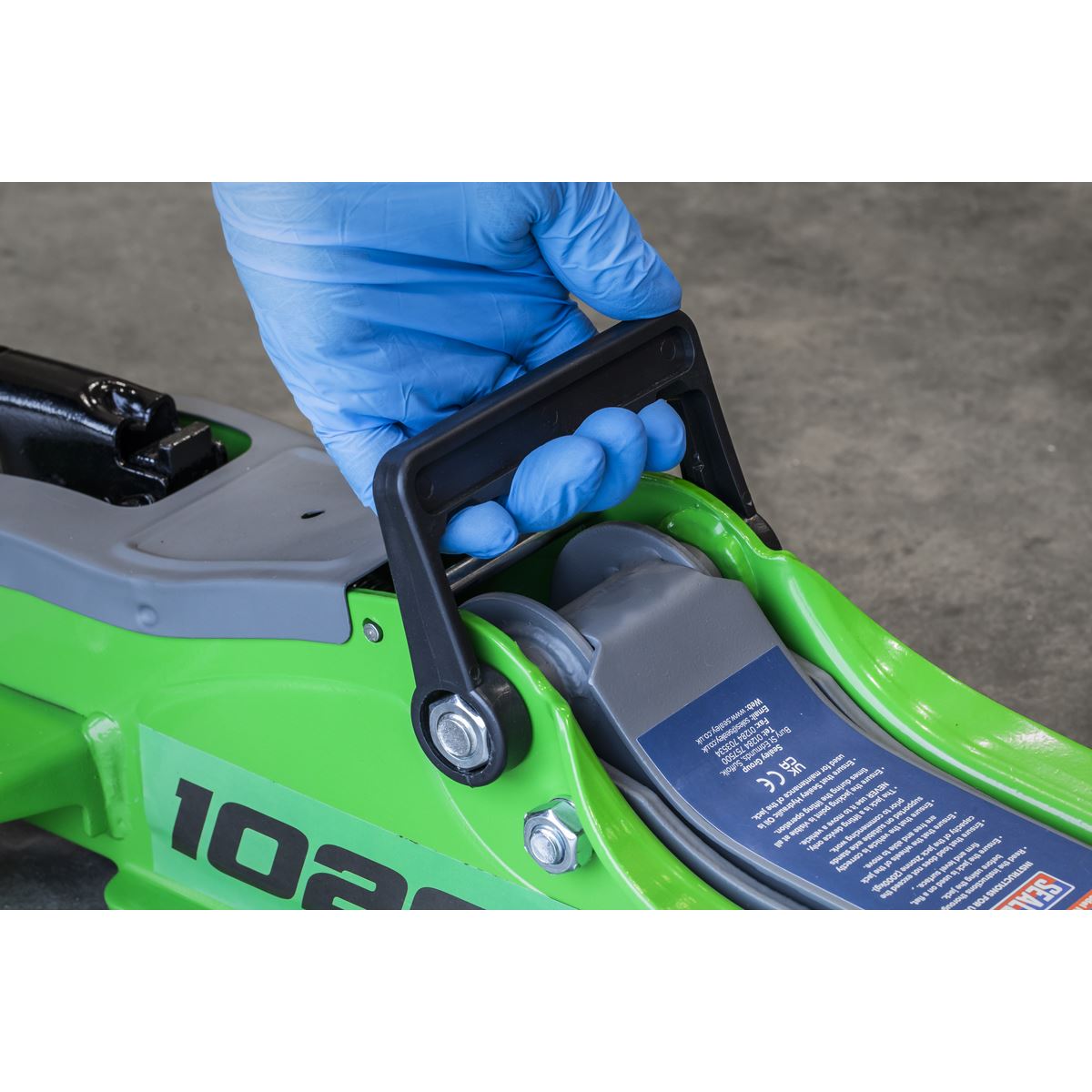 Sealey Trolley Jack 2tonne Low Entry Short Chassis - Hi-Vis Green
