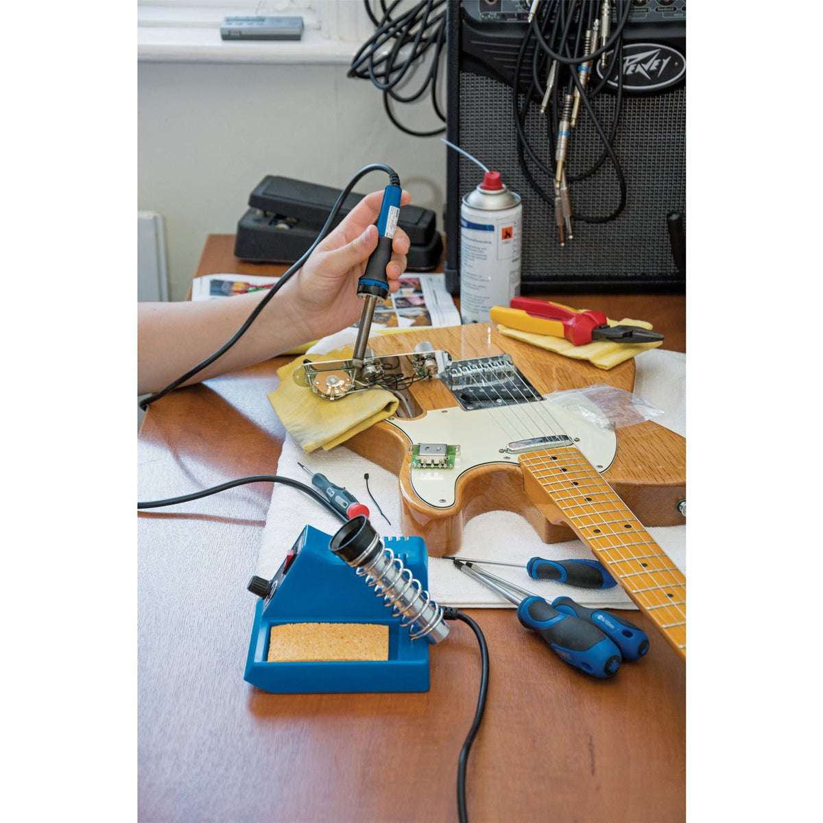 Draper 230V Soldering Station 40W 61478  White Rose Tools
