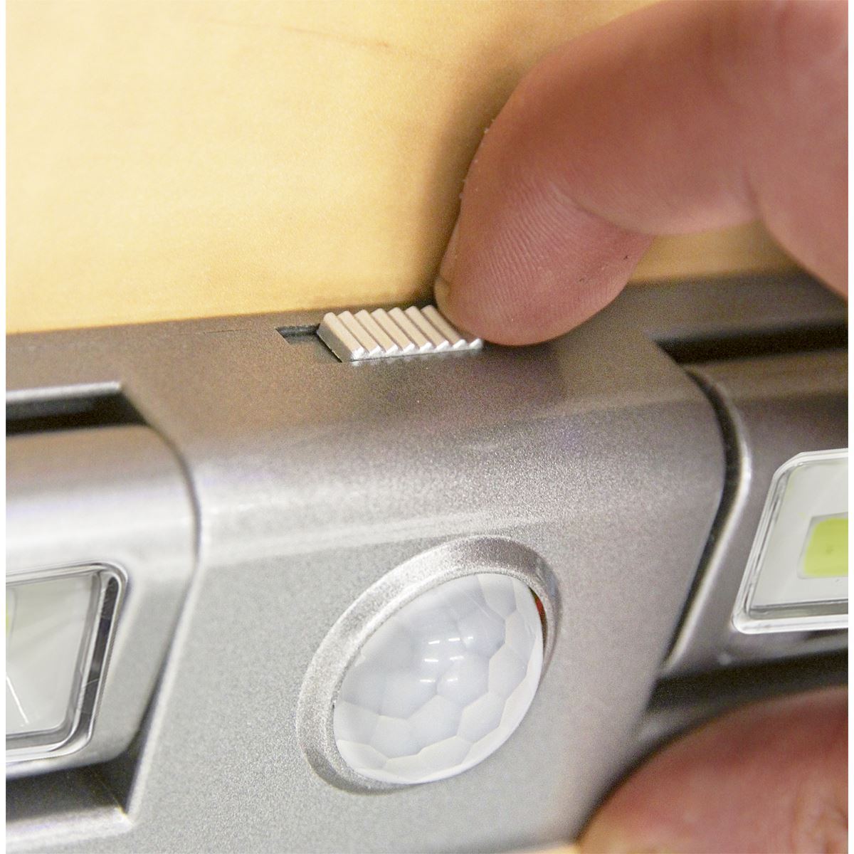 Sealey Auto Light 1W COB LED with PIR Sensor 3 x AA Cell 