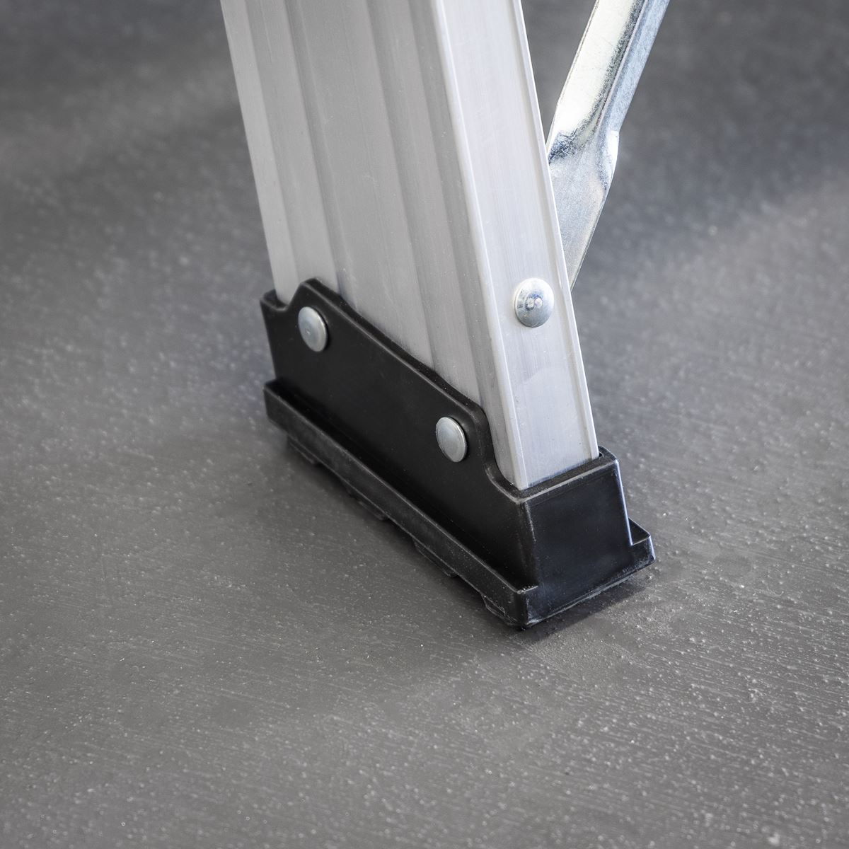 Sealey Aluminium Step Ladder 8-Tread Industrial BS EN 131 