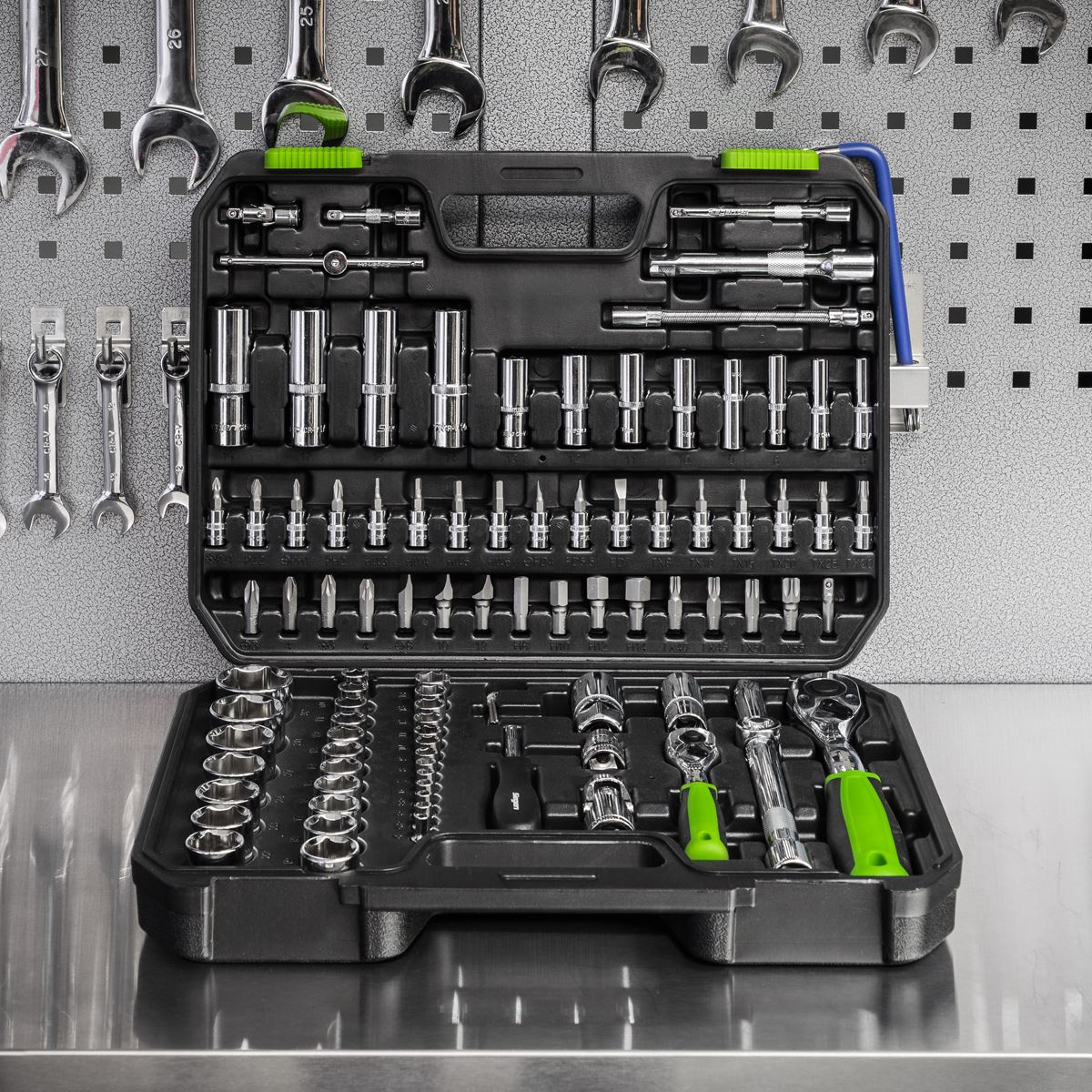 Siegen by Sealey Socket Set 94 Piece 1/4" and 1/2" Drive WallDrive Metric 4-32mm