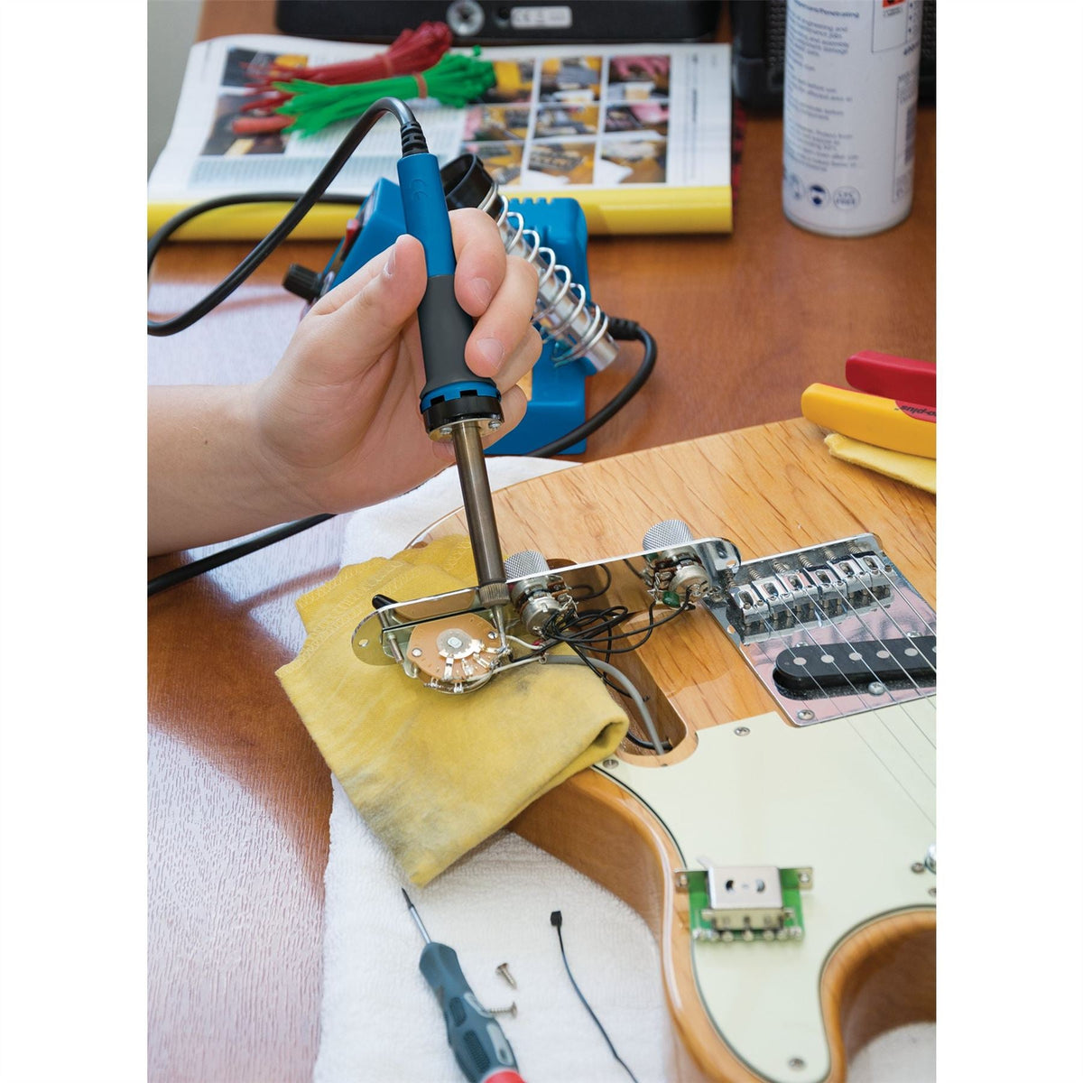 Draper 230V Soldering Station 40W 61478  White Rose Tools