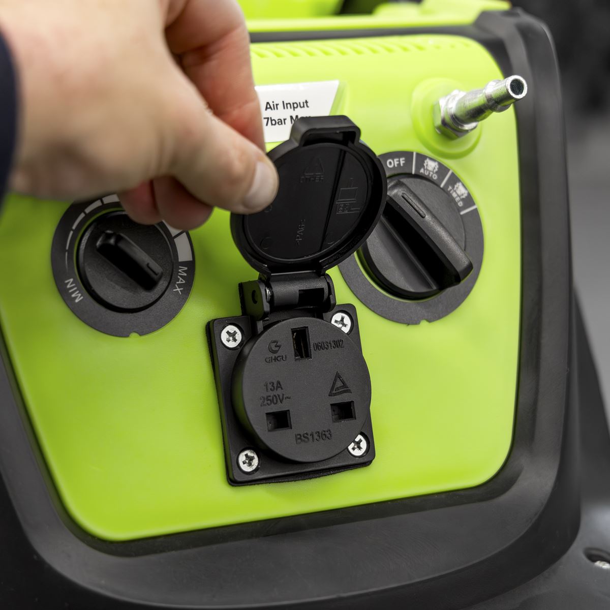 Sealey M Class Dust-Free Industrial Wet & Dry Vacuum Cleaner 40L with Autostart for Air/Electric Power Tools 1600W/230V