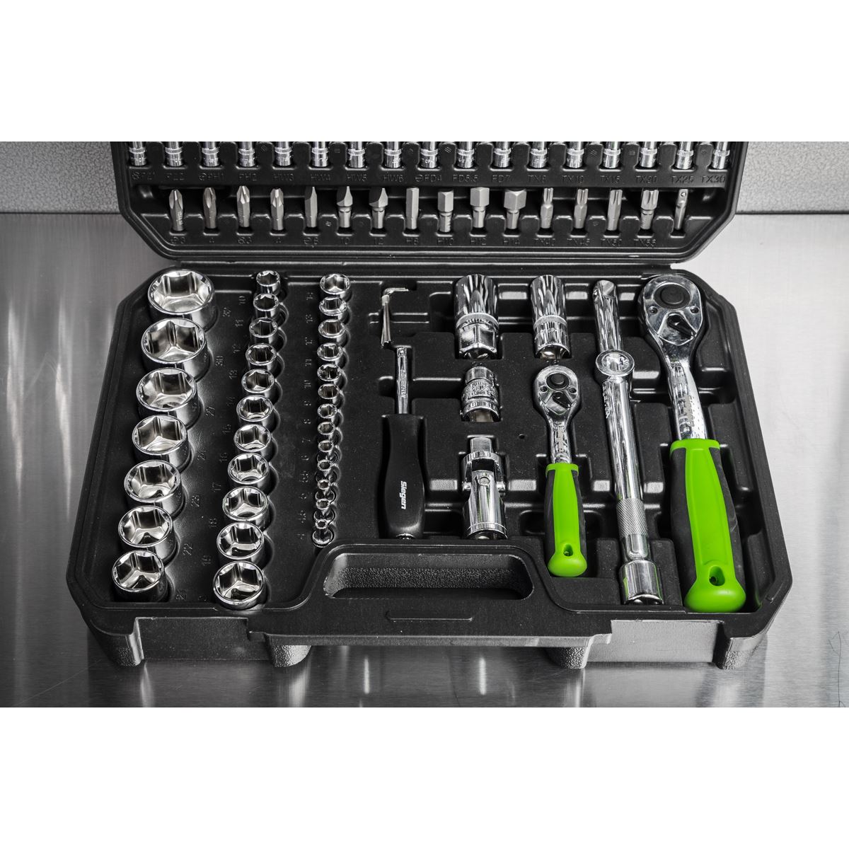 Siegen by Sealey Socket Set 94 Piece 1/4" and 1/2" Drive WallDrive Metric 4-32mm