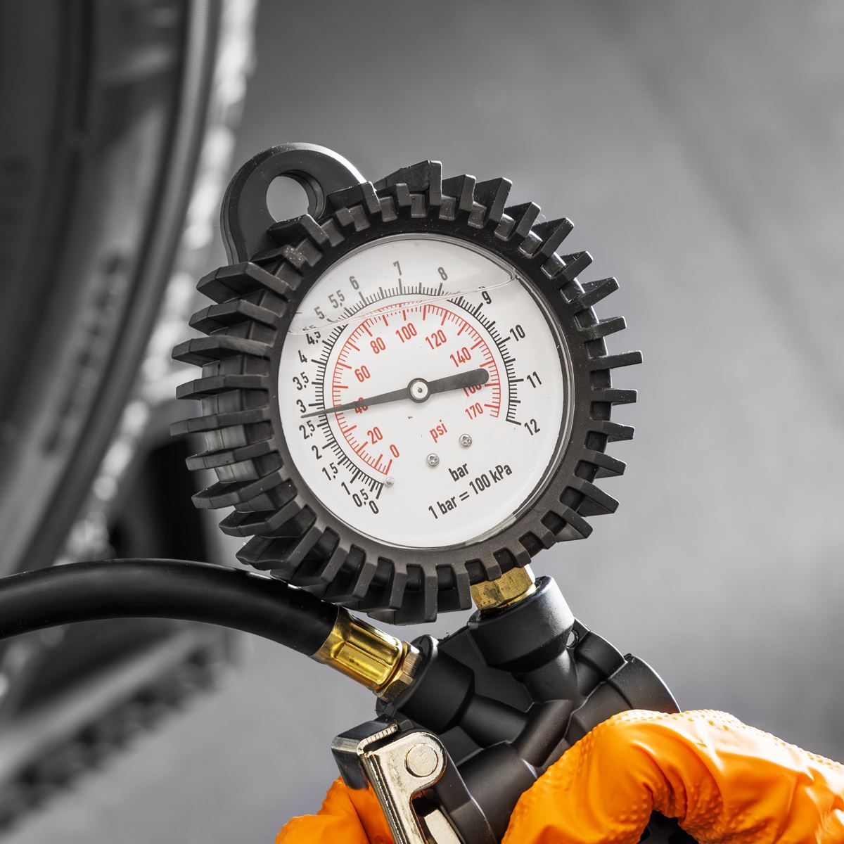 Sealey Tyre Inflator with Clip-On Connector  White Rose Tools