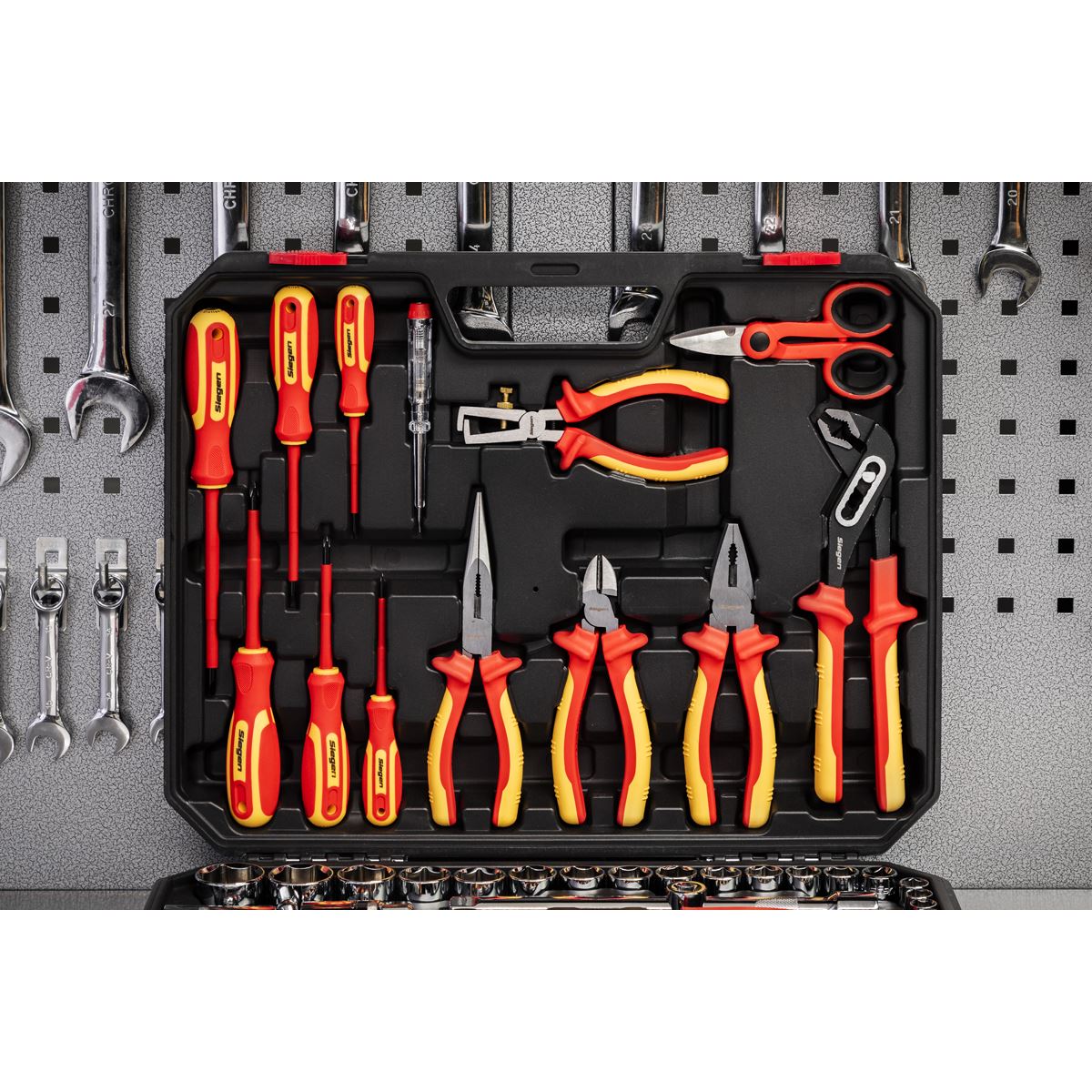 Siegen by Sealey Electrician's Tool Kit 90 Piece VDE Approved Pliers and Screwdrivers 